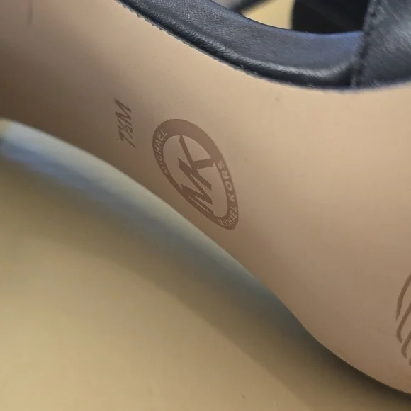 Michael Kors leather black  shoes, size 7.5M, pre-owned - Picture 7 of 10